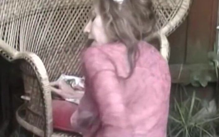 Homegrown Wives: Amatorska akcja analna złapana przed kamerą