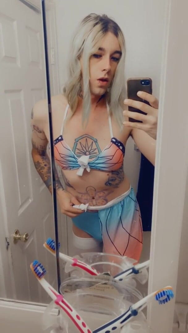 CarmenMelatonin: Sexy swimsuit slut