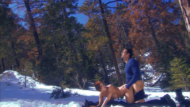 Cryptostudios: स्नोबर्डिंग आकर्षक हसीना बड़े लंड को चूस रही और चोद रही है