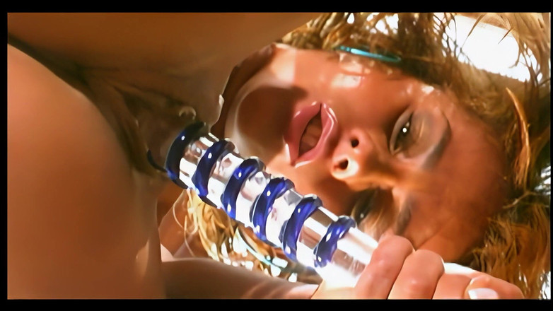 Hand Lotion Studios: Ragazza amatoriale che è sola all'aperto si scopa la figa usando...