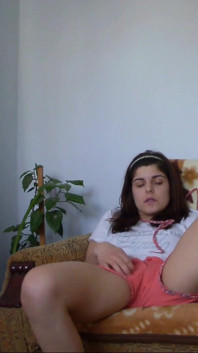Kinky Redhead Spred Her Legs and Pee in Her Short Pants