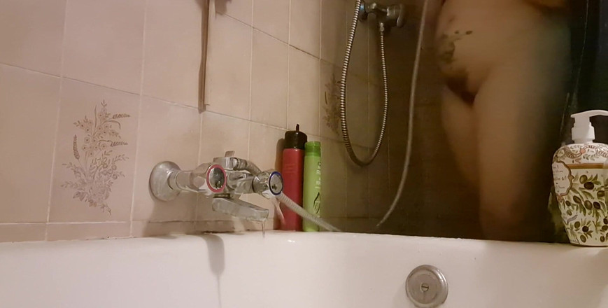 Nicoletta Embassi: Guardando la tua bellissima matrigna italiana nella doccia - sei un...