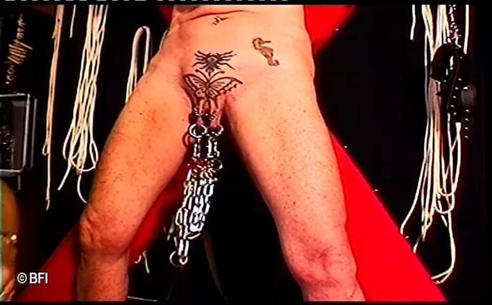 House of lords and mistresses in the spanking zone: Mega clit plåga med dålig blondin och tatuerad mormor