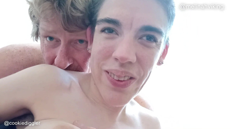 Melinah Viking: Tette in balcone