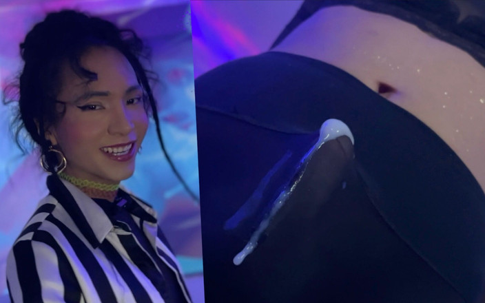 Lavala: Erangan di stoking - aku muncrat dengan stokingku