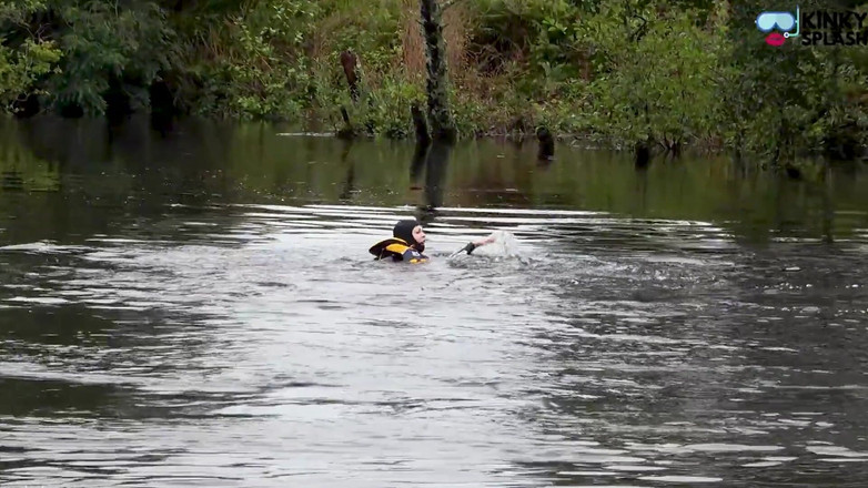 UKCuteGirl Lucy Lauren: Lifejacket &amp; cosy wetsuit menyelamatkan lucy dari bencana sungai