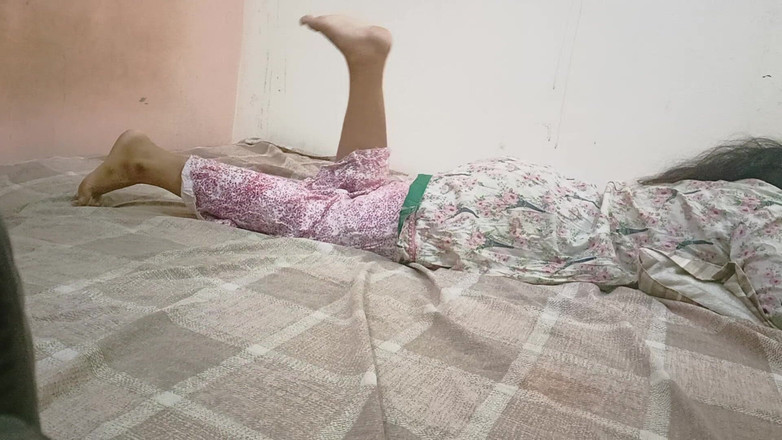 Faryal: सौतेली बहन का बंधन और चूत की चुदाई