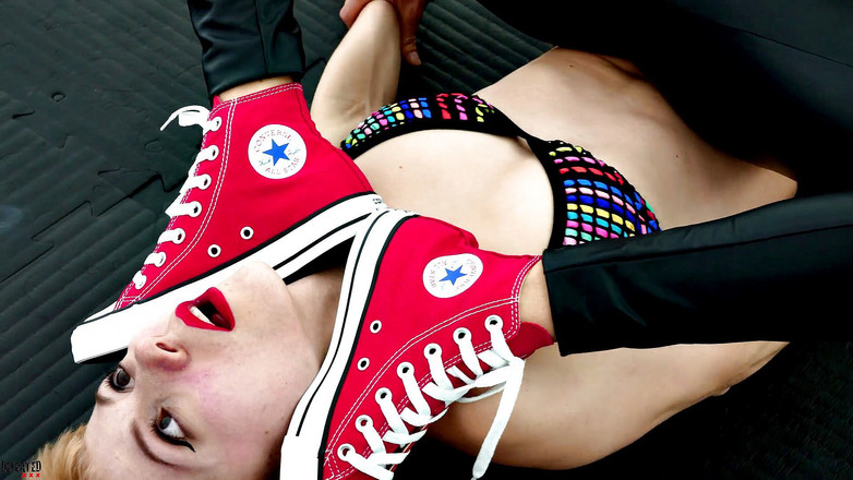 Defeated Sex Fight: Сильні Ліліт і Меріл - хардкорний агресивний бій