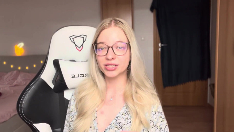 Goddess_Bella_Rae: Публічна гра - експозиція