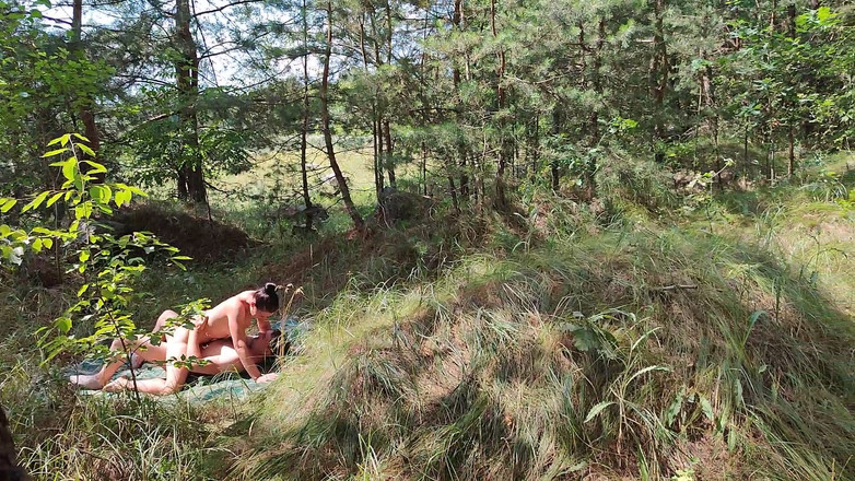 DirtyLubov: Follar en posición de perro al aire libre