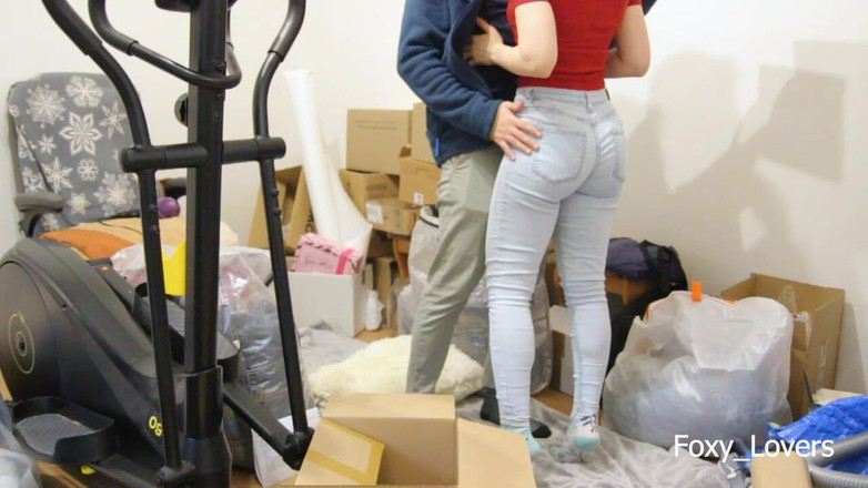 Foxy_Lovers: 돈 없는 금발은 전 남편으로부터 이사할 때 청구서를 지불해야 합니다.