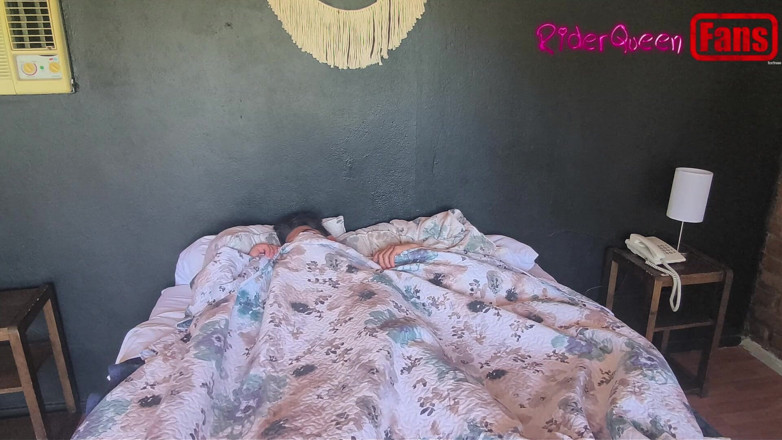 Riderqueen: BBW MILF macecha v posteli od nevlastního syna - celé video...