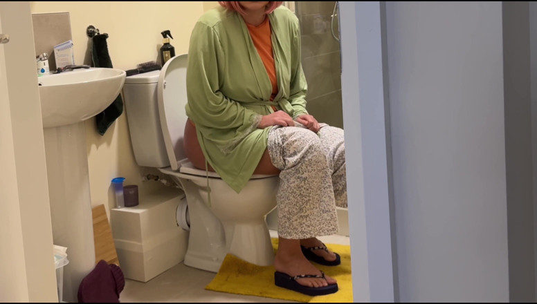 Emma Voyeur: Caught Step Mom Peeing:what Happens Next Will Surprise You