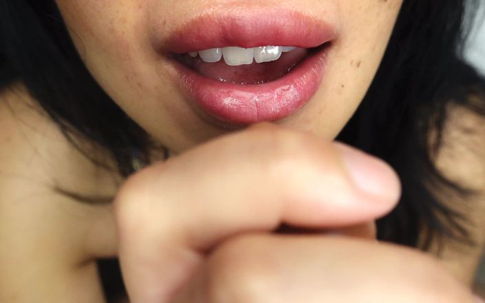 Asmr_mouth: Det är första gången jag suger en kuk och jag är blyg