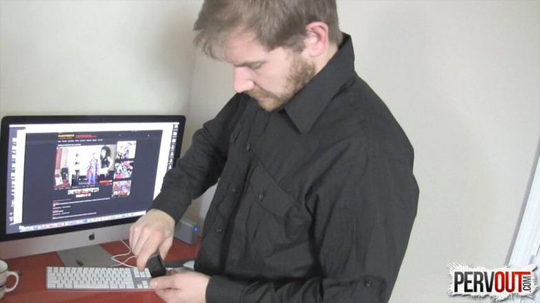 ManUpFilms: Capturados masturbando no trabalho