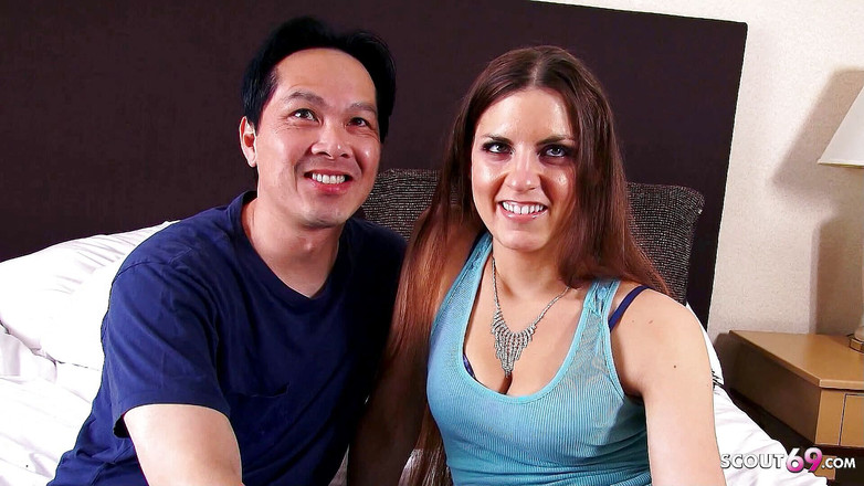 Full porn collection: Söt mager tonåring knullad vid casting av thailändska män på...