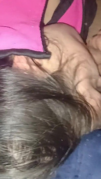 Een zieke vrouw, ontvang sperma om goed te worden