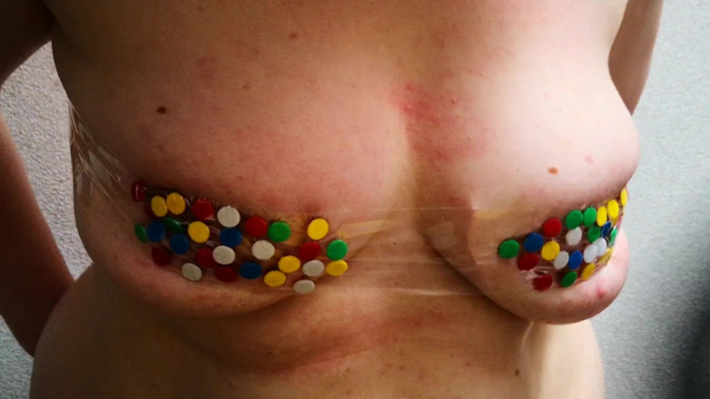 Bouncy Tits Action: Tits and thumbtacks