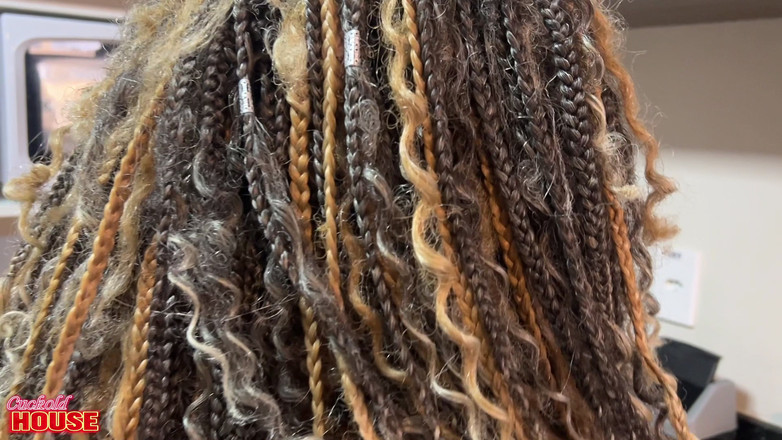 CuckoldHouse: ブラジルの女の子がアナルにチンコを入れるのが好きな幸運な男同士がセックスしている