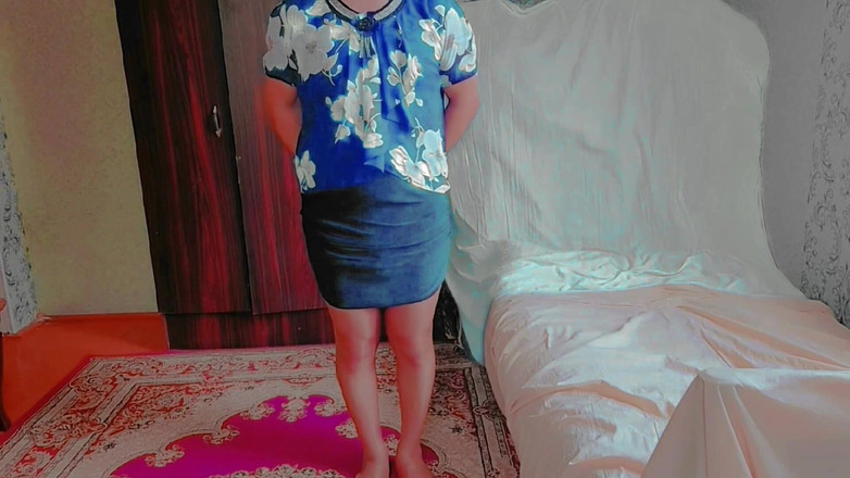 Kitty_Cross: 夏のそよ風に乗って庭を歩く可愛いシーメール