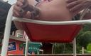 Horny hole 69: Jugar con consolador al aire libre