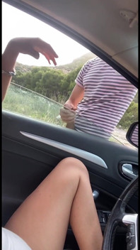 Handjob und blowjob für fremden aus dem auto und er kommt in meinen mund