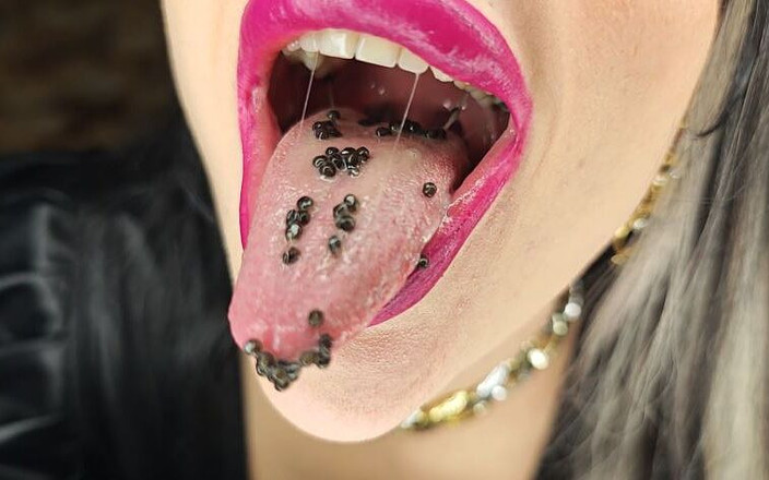 Princess18_: Mănânc Caviar Negru, Te Tachinez Cu Unghii Stiletto Extrem De...