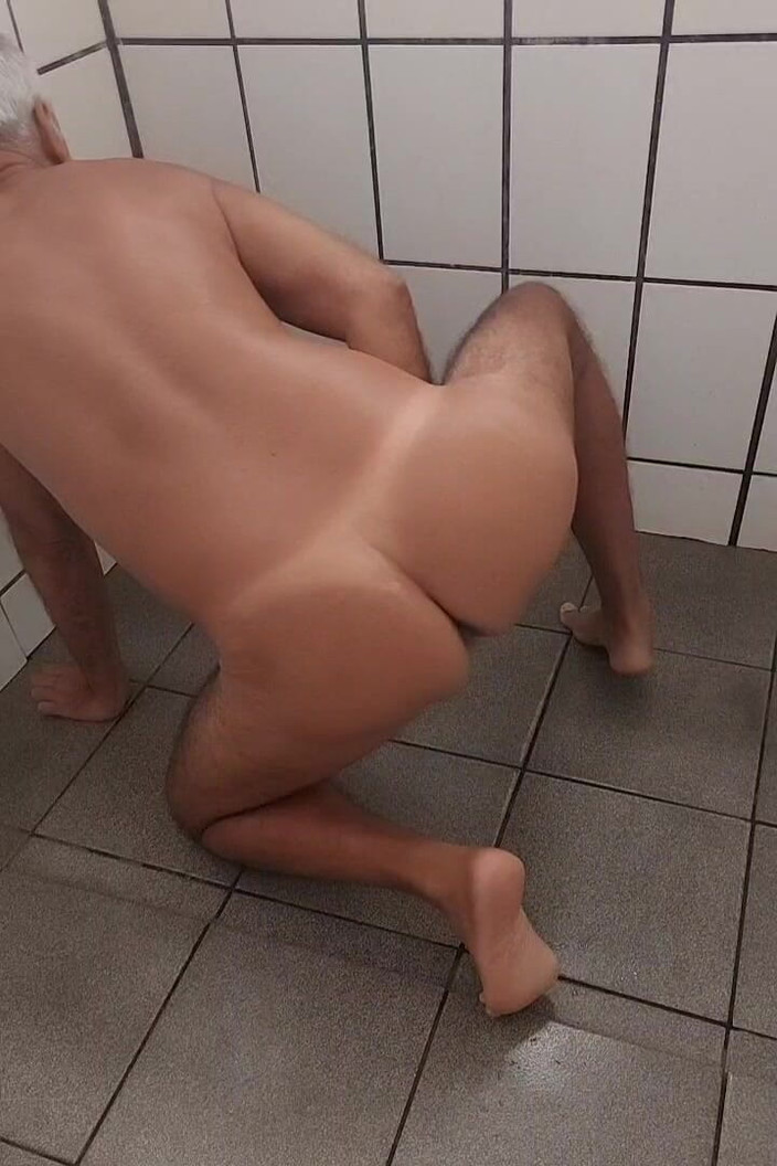 Ladysilvas: レディシルバ、日焼けしたお尻と太陽マーク、どれほど欲求不満なのか