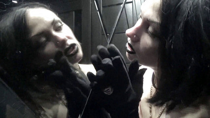 Goddess Misha Goldy: Luvas e adoração das mãos, gozada na instrução de punheta