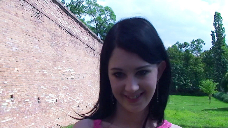 All Those Girlfriends: Lolly khiêu vũ và khỏa thân khi đang mở