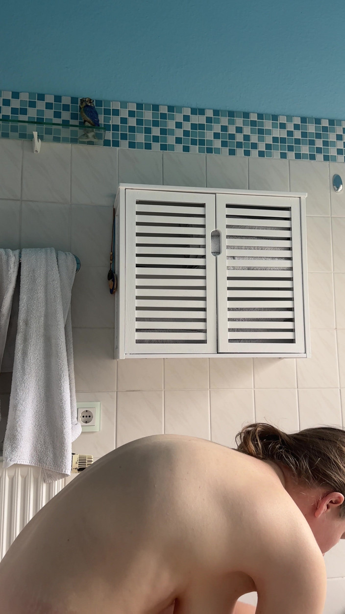SweetLucy96: Teen with Perfect Body Showers