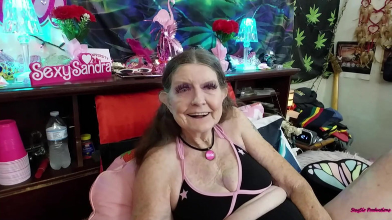 Sexy Sandra N Sir Christopher: Sexy Sandra's glanzende Hiney neuken