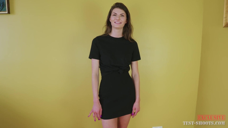 Test-Shoots: Sascha Young Pretty Fitness Trainer in a Nude Video Casting...