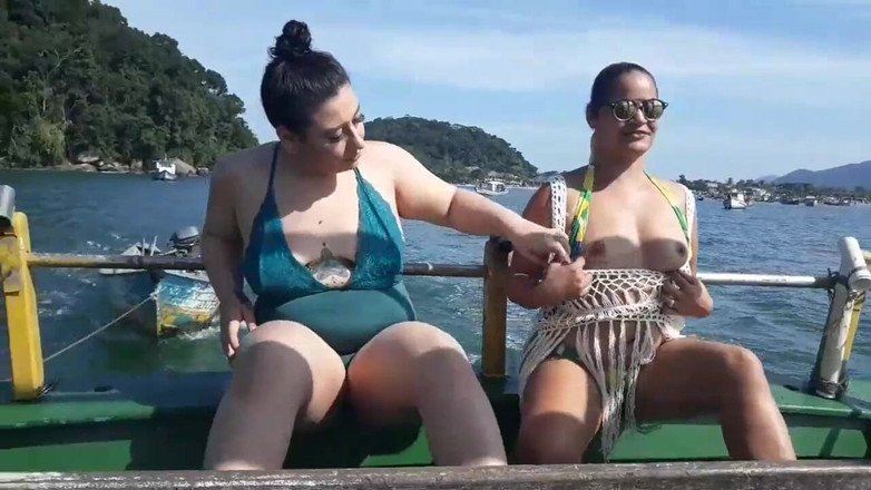 Paty Bumbum: Exhibitionnisme sur un bateau en public avec Paty Butt et...