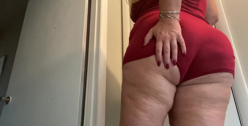 Lily Bay: 巨尻サンデー!