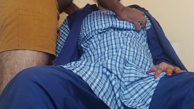 Ilakkiya: Tution master jízdní pozice si užívá se školou s uniformou