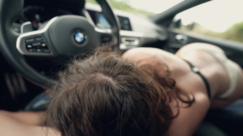 Tate: Horny Hitchhiker Give with Her Mouth for the Ride