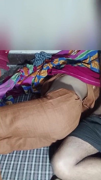 Une Indienne a rappelé à la maison et l’a baisée - audio hindi complet