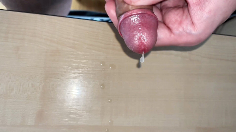 Wichskumpel: 내 작은 포피 자지와 정액을 쳐다