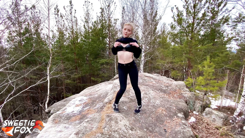 Sweetie Fox: Красуня з великою дупою смокче член і хардкорний секс у лісі