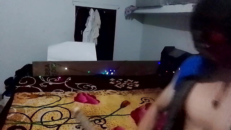 Gangbang straight: Băiat punjabi se masturbează după ce iubita lui spune că...