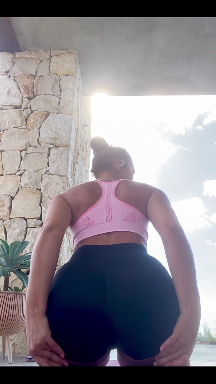 sunny_couple_xxx: Mała sesja jogi w My New Spodnie. Oczywiście Ive zrobił...