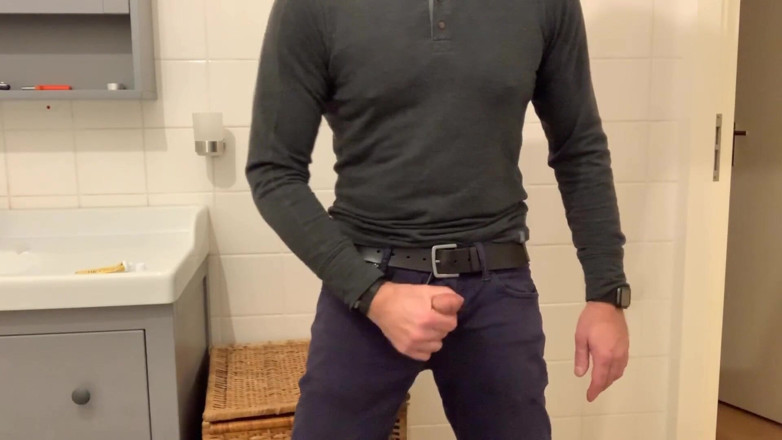 TJenner: Masturbando e gozando no meu jeans - Verbal