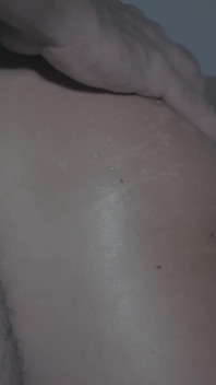 我喜欢感觉到他的鸡巴一次又一次地从后面插入我，直到我觉得它肿胀和射在我背上。