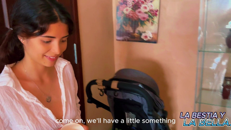 Labestiaylabella: Сусід трахає мене на кухні, поки я прошу у нього чашку цукру.