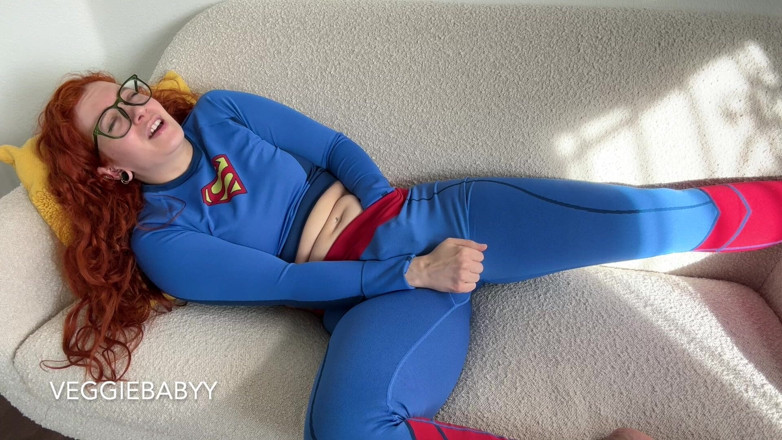 Veggiebabyy: Kryptonite, Sph, dan CBT membuat zakar kecil futa supergirl pancut...