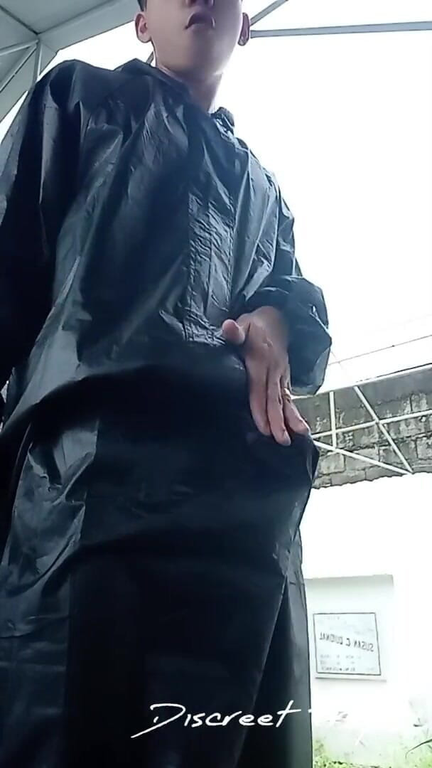 Troye_AsianPinoy: Pinoy si masturba all'aperto al cimitero - Ho quasi beccato molte...