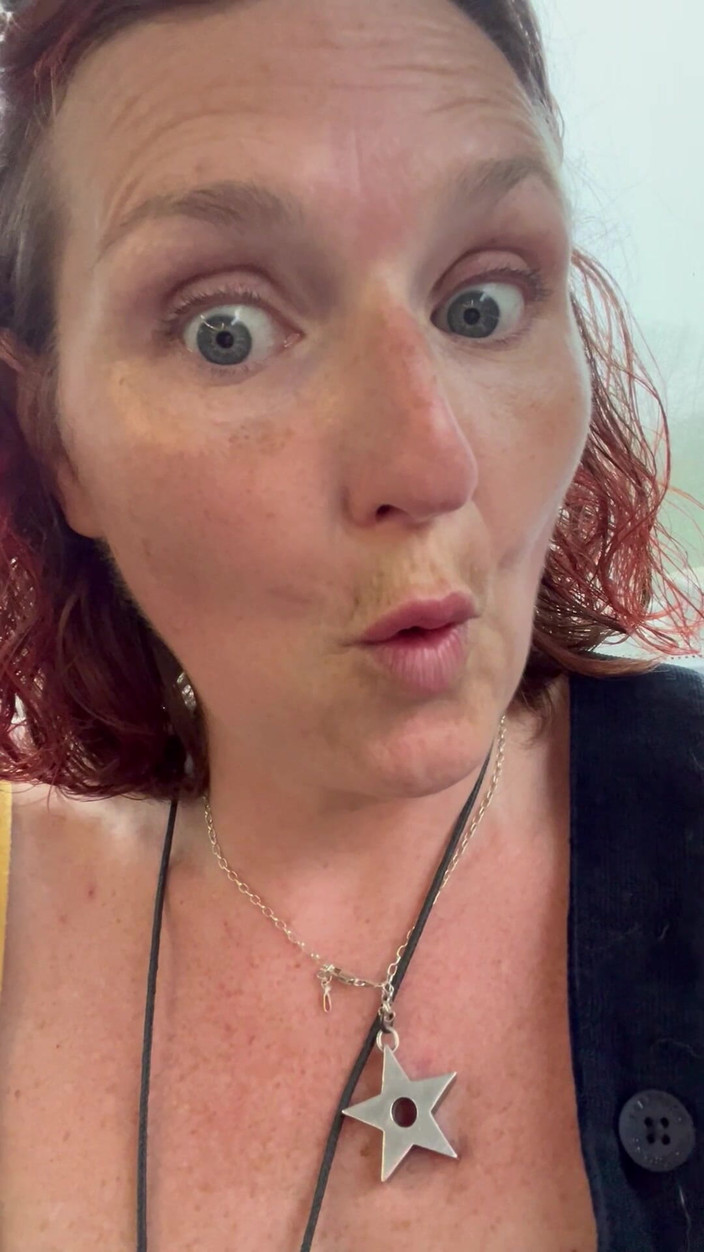 MistressWriggler: Cuando estás comandando y masturbándote en el autobús y tus...