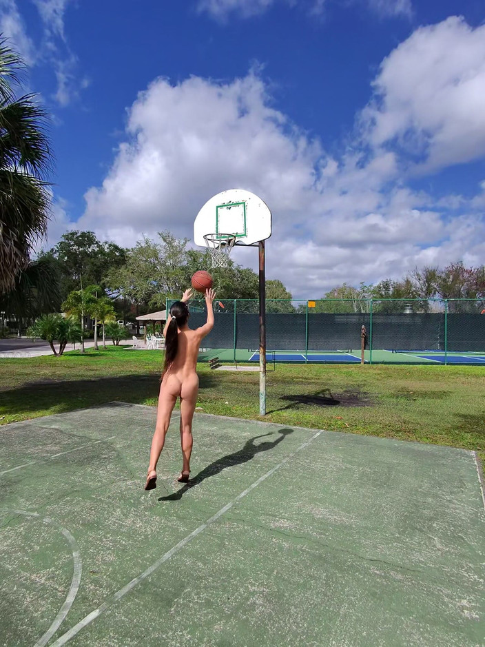 Sweet Buttocks: Nimic altceva decât Skin and Hoops