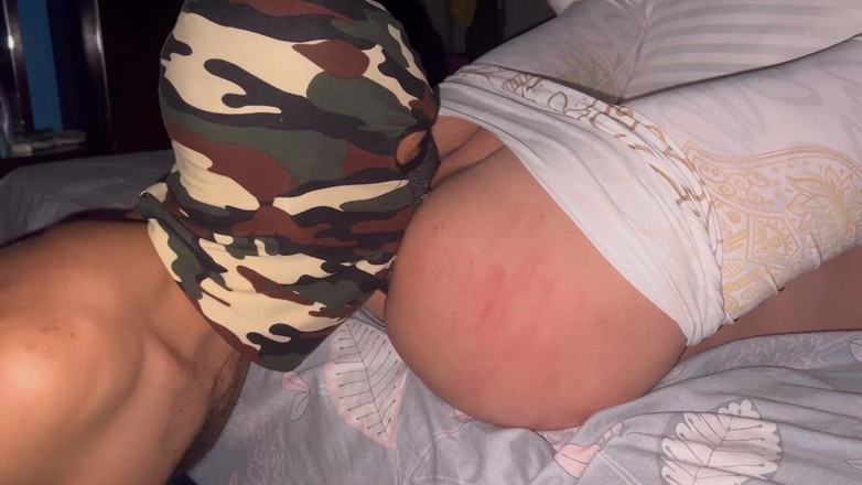 Arab gay sex: Un tip mascat linge curul